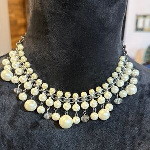 Elegant Pearl and Crystal Necklace